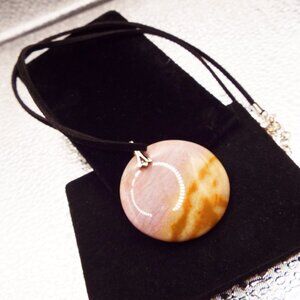 **NWOT** PINK LILAC PAINTED DESERT AGATE ON CORD NECKLACE 76